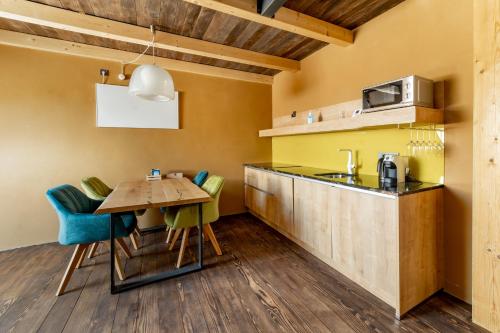 Konyha, Hiša Zdravega Oddiha (Hisa Zdravega Oddiha) in Grahovo