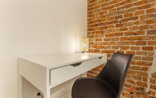 Three-Bedroom Apartment V image 8