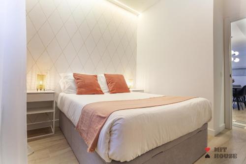 Three-Bedroom Apartment V image 9