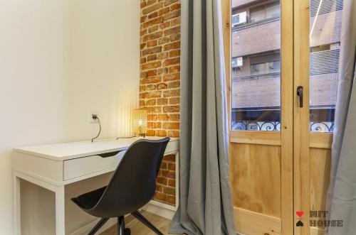 Three-Bedroom Apartment III image 7
