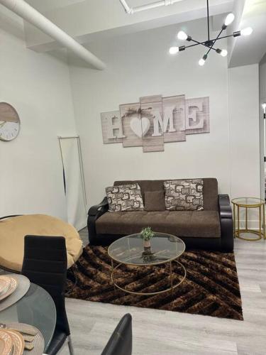 Lux Apartment Queen bed Downtown Baltimore, free parking