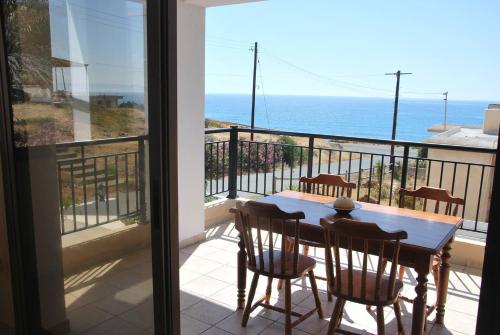 Villa Only 50m To The Sea, Sleeps 12, Polis