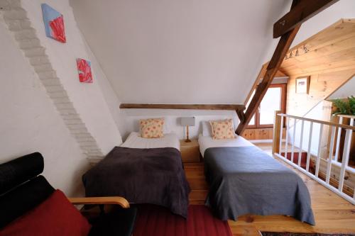 B&B Collier's - image 3