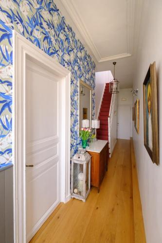 B&B Collier's - main image