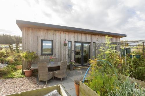 Cosy and modern 1 bedroom garden house - very dog friendly! in Tarves