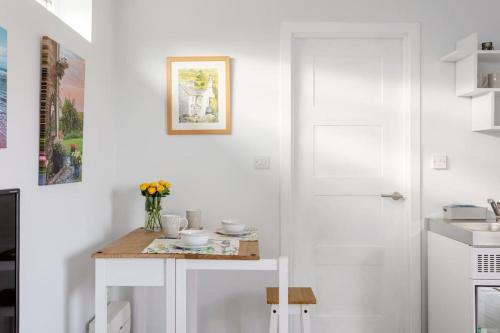 Cosy and modern 1 bedroom garden house - very dog friendly! in Tarves