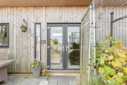 Cosy and modern 1 bedroom garden house - very dog friendly! in Tarves