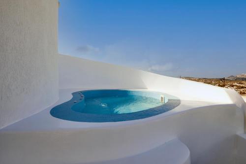 Aecon Suites Room Type - Mill House with outdoor private heated jetted tub