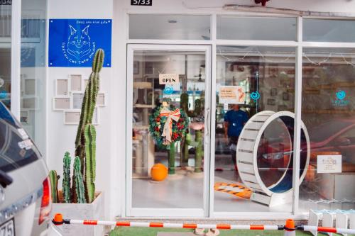 Meow Cat Cafe & Hotel - 숙소 외관