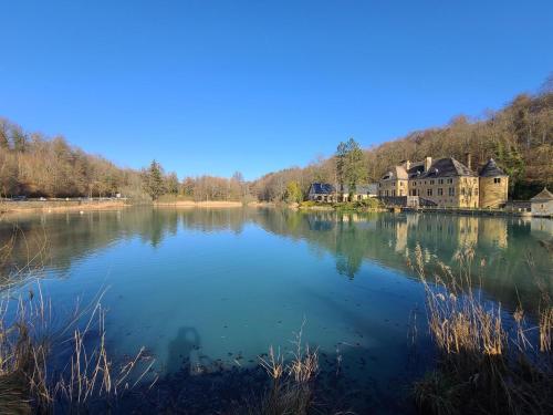 Family-friendly accommodation in the forges of Orval opposite the abbey