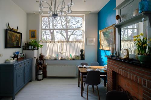 B&B Collier's - image 2