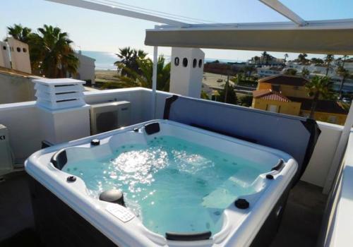 DUPLEX NOSY BE vue sur mer avec solarium et jacuzzi