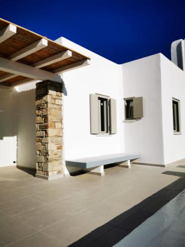 3 bedrooms appartement with sea view and enclosed garden at Antiparos 1 km away from the beach