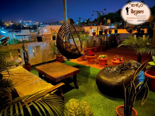 Balcony/terrace, iKyam (The Backpackers Hostel/Homestay) in Coorg