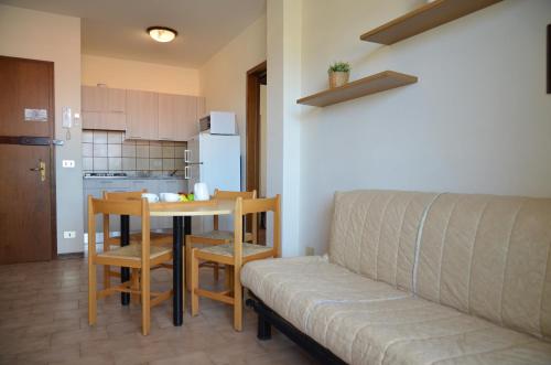 One-Bedroom Apartment image 10