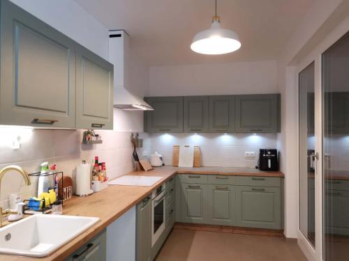 Kitchen, Gemutliches Privatzimmer in geraumiger Gemeinschaftswohnung in Plauen