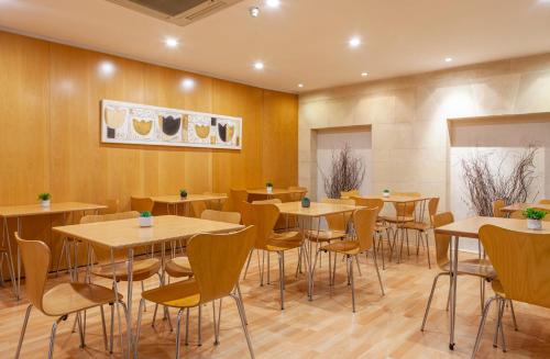 Maciá Plaza - image 9