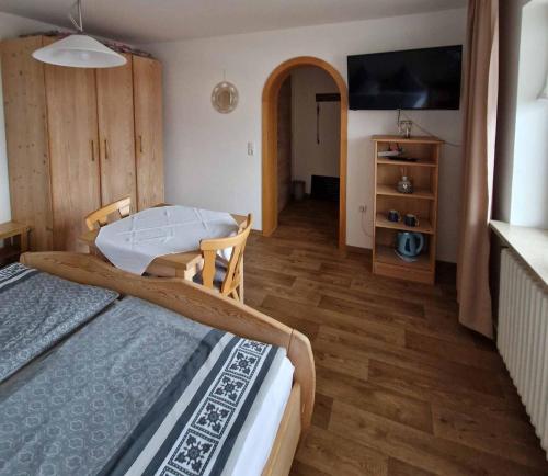 Gastehaus Kuchler 3.8km von Lohberg entfernt