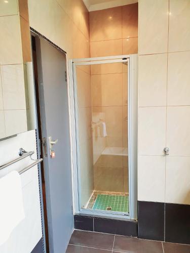 Mindfullness Retreat Guesthouse, Dog Husky Rescue, No parties allowed