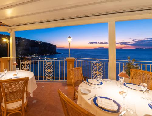 Ресторан, Hotel Sporting in Віко Екуенсе
