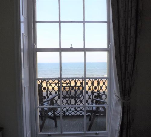 The Edenhurst Guesthouse - image 4