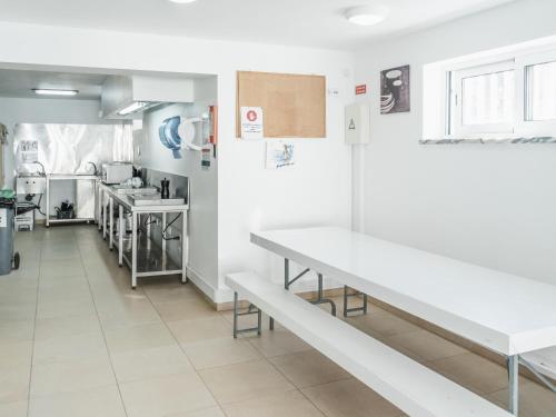 Peniche Surfcamp Hostel - image 9