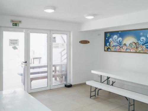 Peniche Surfcamp Hostel - image 11