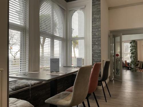 Esplanade Hotel in Pier