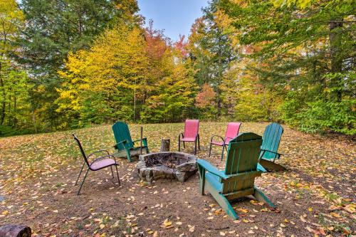 Pet-Friendly Gilford Home 3 Mi to Gunstock and Lake