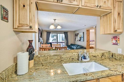 Mountain Escape with Ski Locker and Free Shuttle! - image 3