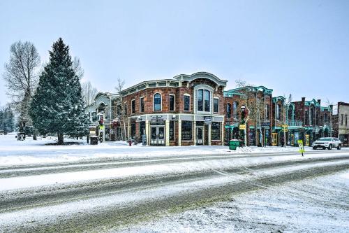 Mountain Escape with Ski Locker and Free Shuttle! - image 10