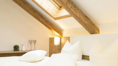 2 bedrooms, 3 beds