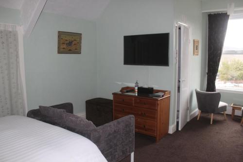 Hazeldene Guest House - image 11