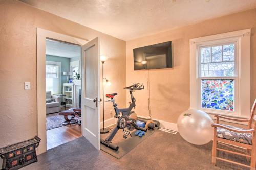 Charming Eugene Vacation Home 1 Mi to Dtwn! Charming Eugene Vacation Home 1 Mi to Dtwn!