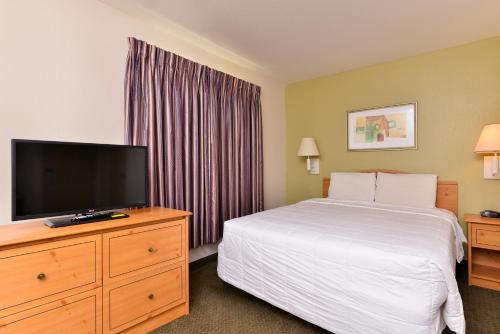 Americas Best Value Inn & Suites-Winnie