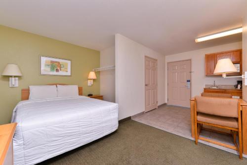 Deluxe King Suite with Sofa Bed