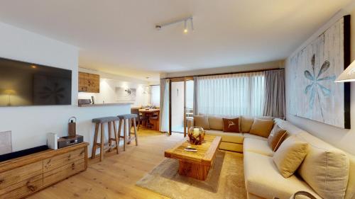 Apartment with Mountain View