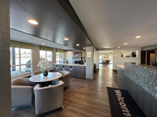 Super 8 By Wyndham Lethbridge in เลธบริดจ์ (AB)