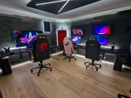 Smart Luxury - Gaming Arena, Gym, Sauna and Jacuzzi