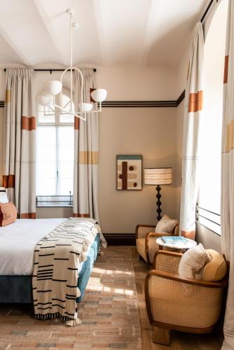 room detail thumbnail 1