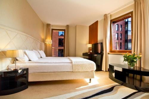 Hotel Fahrenheit - image 12