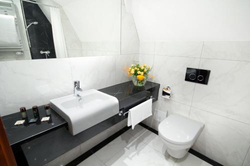 Hotel Fahrenheit - image 13