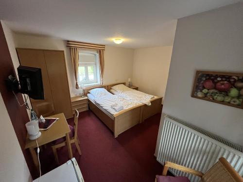 2 twin beds