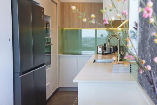 Cloud Loft Residence with 180 Degrees Views, Auckland
