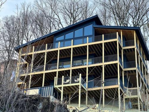 Luxury and New w Mod Pool Views Incredible in Gatlinburg, USA