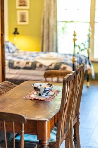 The spotted cow,city fringe,pet friendly-Free wine