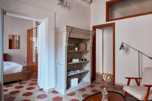 One-Bedroom Apartment image 4