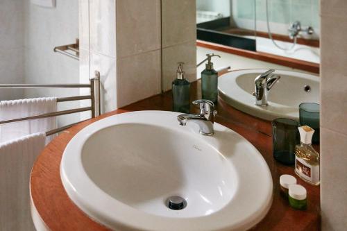 One-Bedroom Apartment image 6