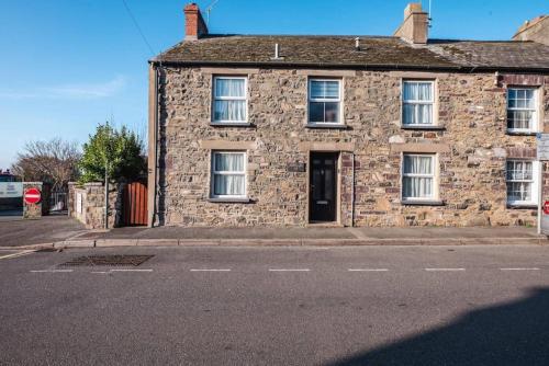 Cosy Welsh Cottage in St Davids Centre with Garden