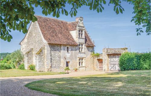 Gorgeous Home In Cheille Bourg With Outdoor Swimming Pool